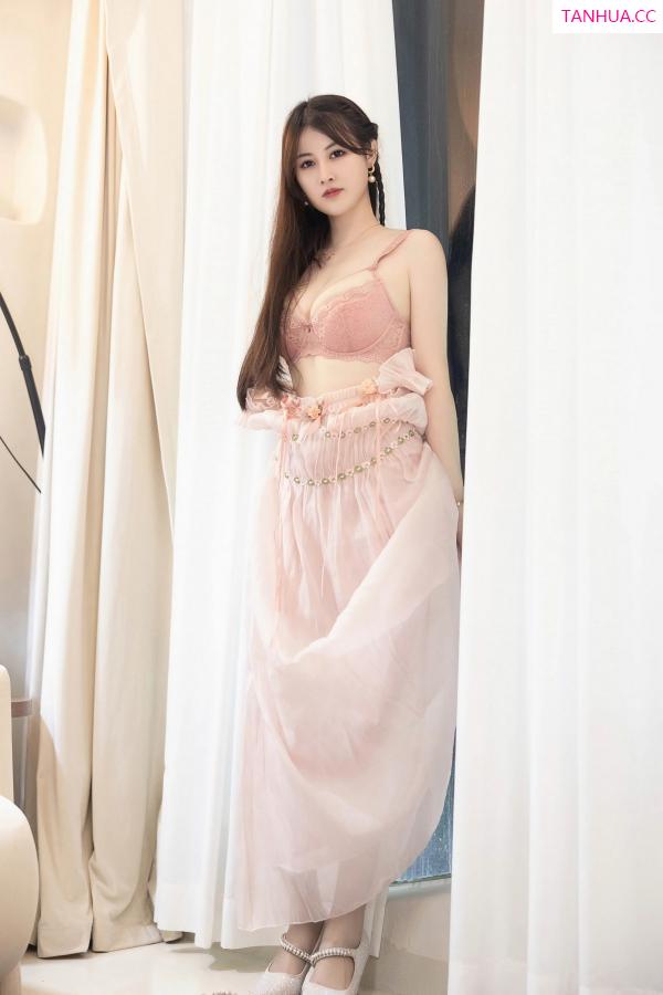 陈诗诗 诗诗 [XiuRen]高清写真图 2023.11.15 No.7666 诗诗kiki 长裙美臀第36张图片